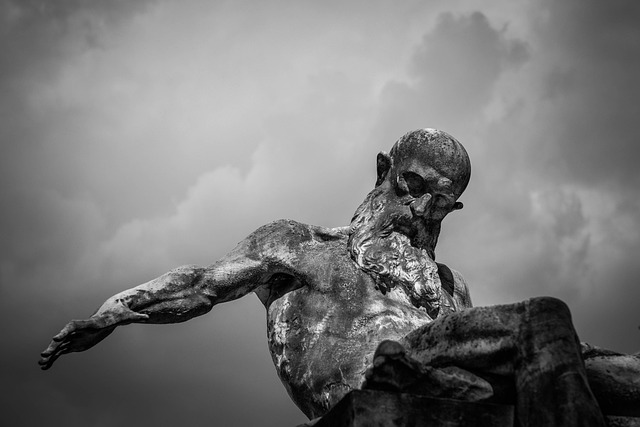 statue